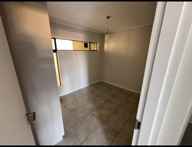 2 BEDROOM PROPERTY TO RENT IN MOOIKLOOF